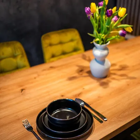 Elite Luxury Crib Apartment