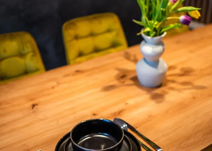 Elite Luxury Crib Apartment